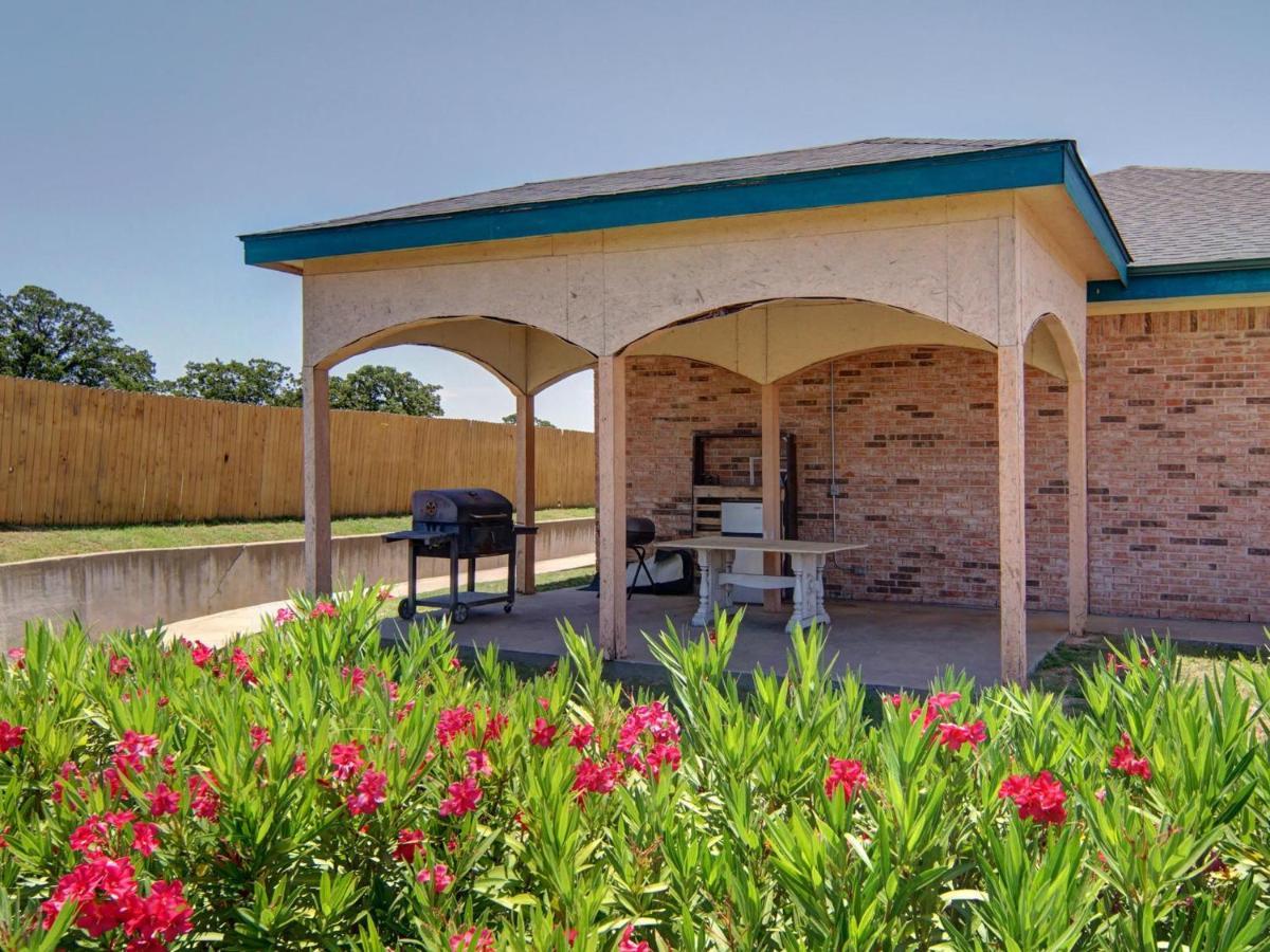 Quality One Motel Weatherford Bagian luar foto