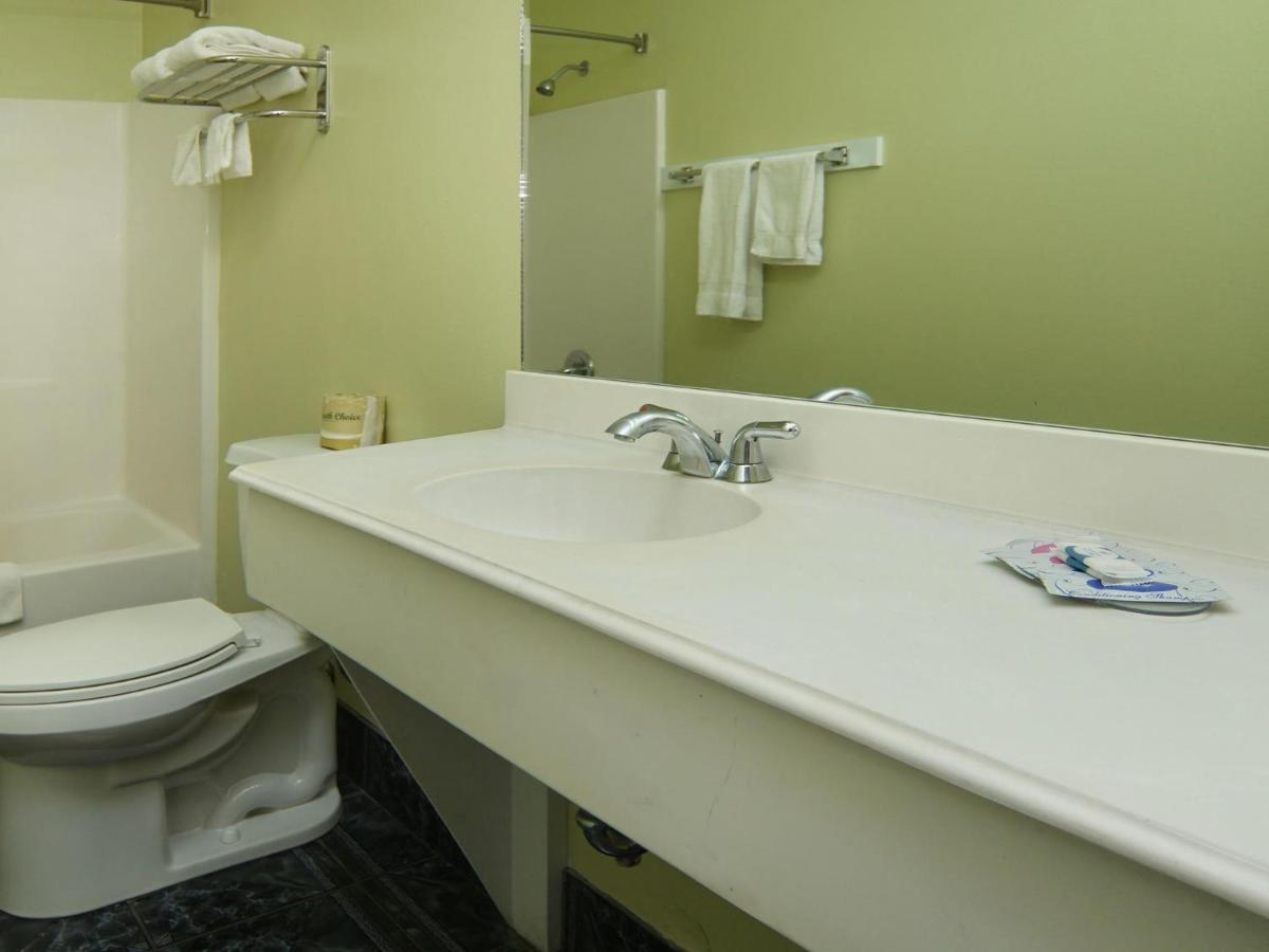 Quality One Motel Weatherford Bagian luar foto