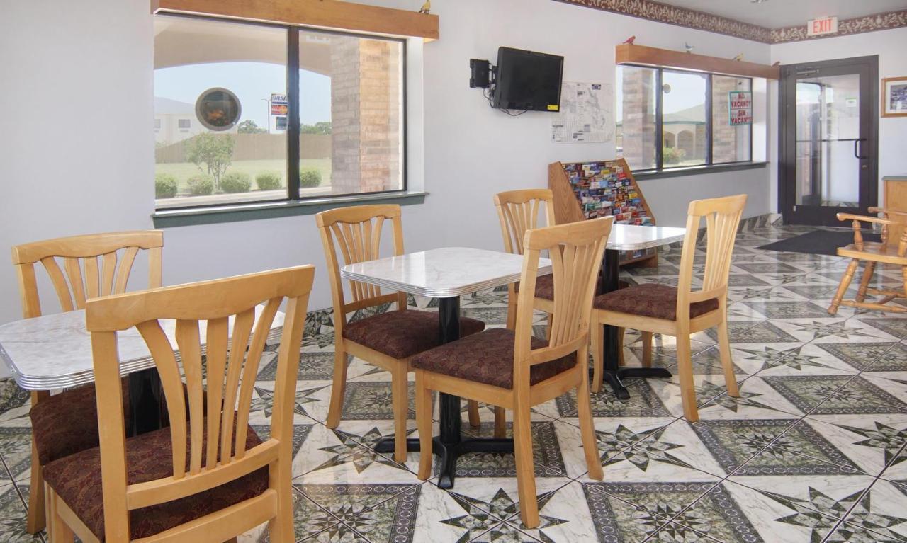Quality One Motel Weatherford Bagian luar foto
