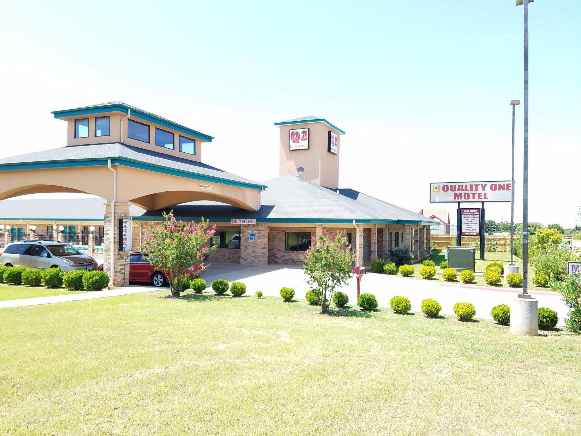 Quality One Motel Weatherford Bagian luar foto