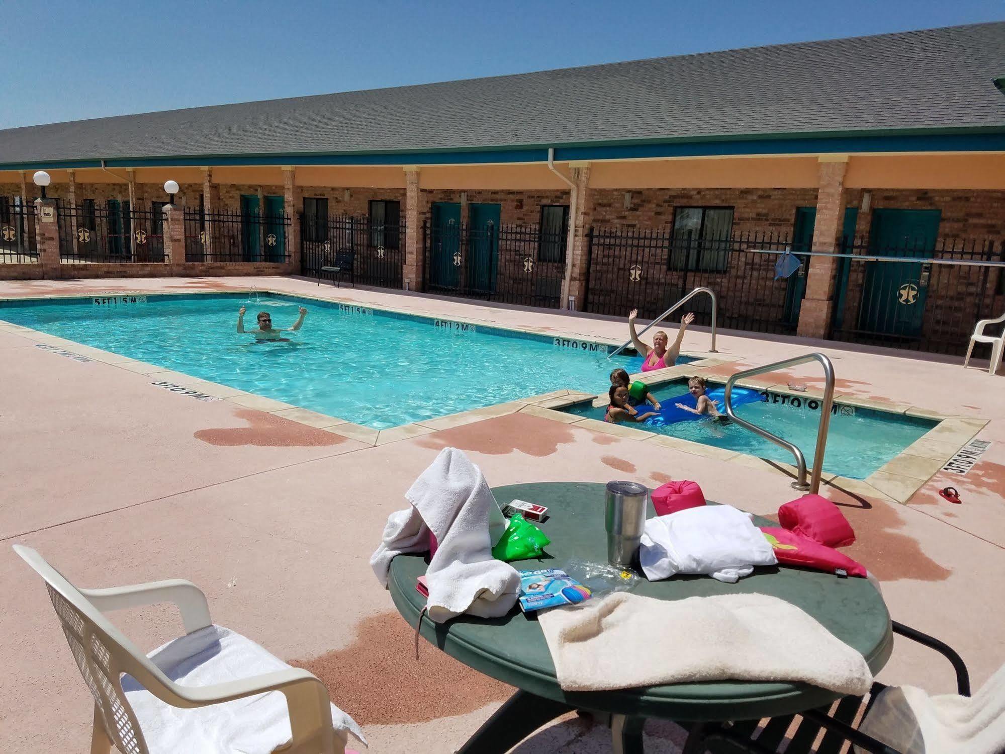 Quality One Motel Weatherford Bagian luar foto
